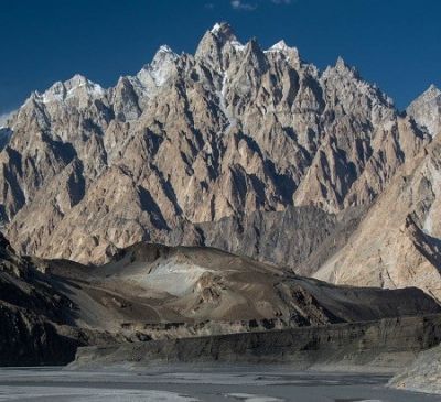 John Lingford Cycling on the  tour with redspokes
